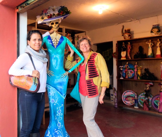 ShoppingInCapulaMichoacan.jpeg