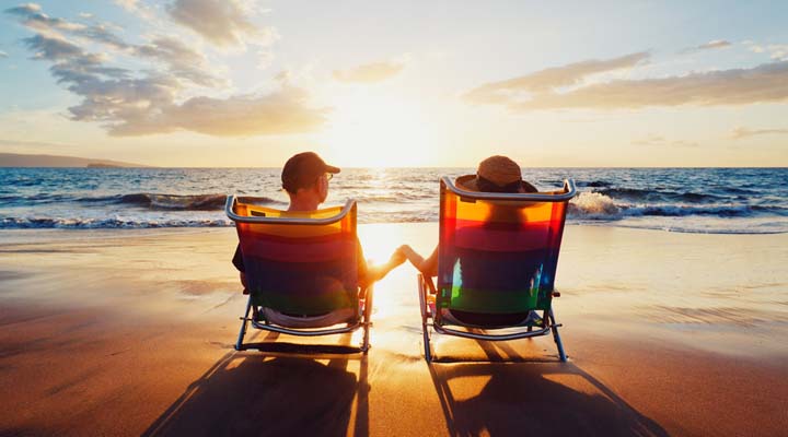 live-retire-abroad-couple-beach-sunset